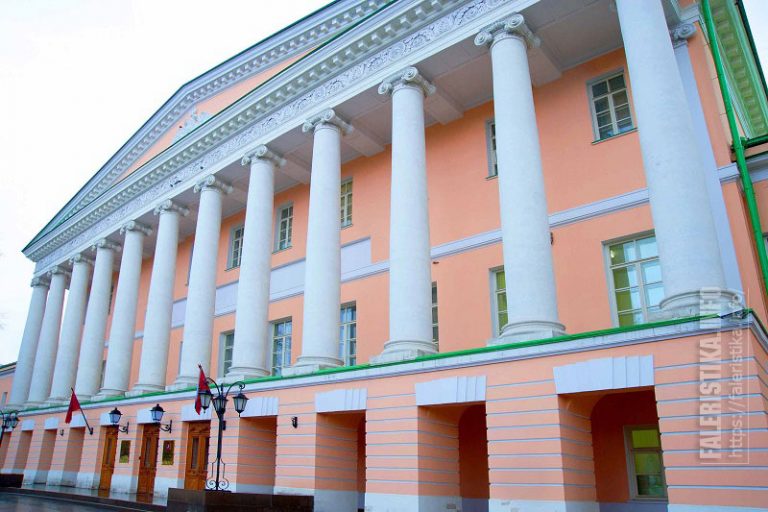 Мосгордума. Выставка детских произведений «Недаром помнит вся Россия ...