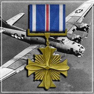 США. Крест лётных заслуг (англ. Distinguished Flying Cross). Учреждён в 1926 году