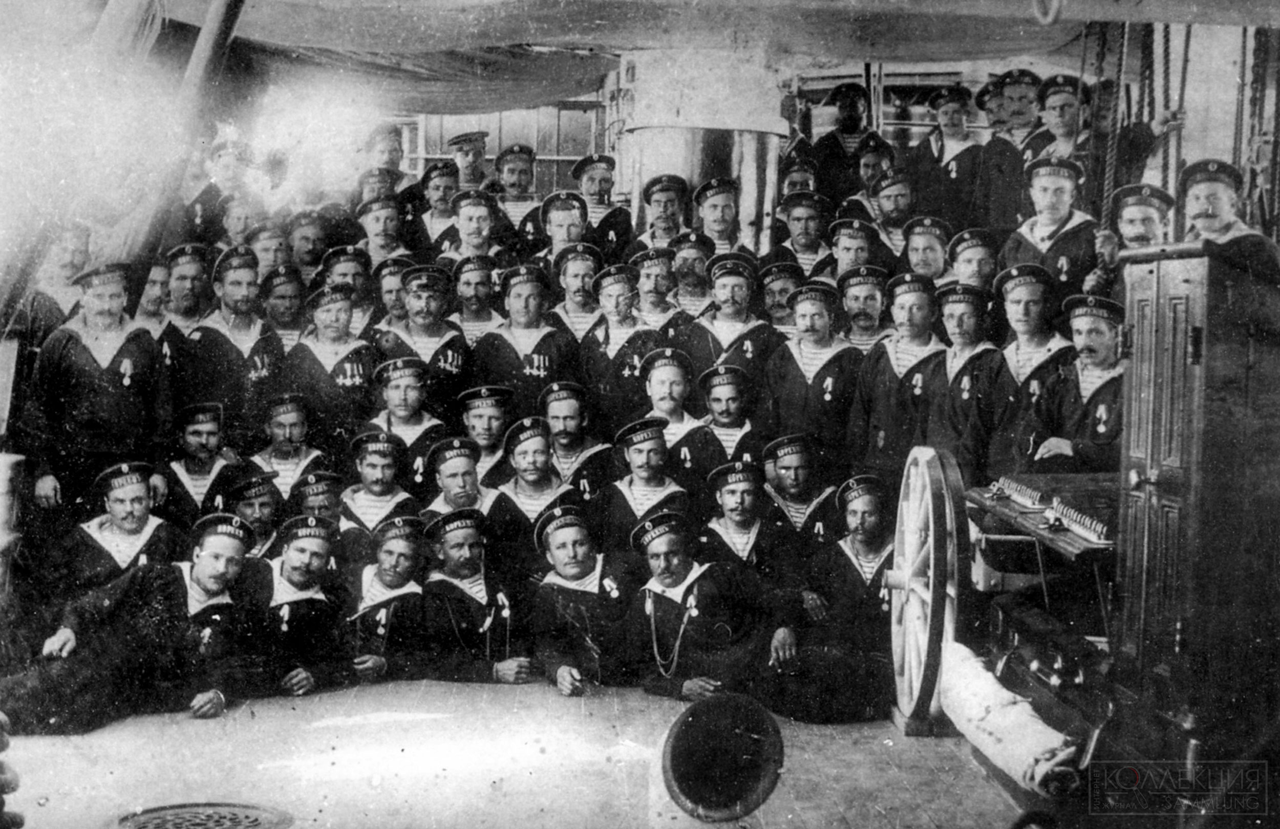 Экипаж канонерской лодки «Кореец» после награждения наградами за подавление Боксерского восстания. Фото с книги В.И. Катаева «“Кореец” в лучах славы “Варяга”»