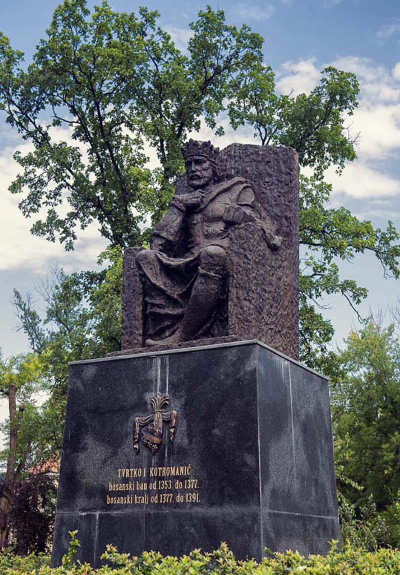 Памятник королю Твртко I Контроманичу в Городе Тузла