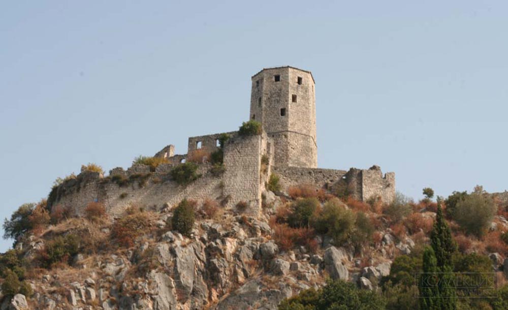 Крепость Почитель, основанная Степаном Вукчичем на берегу Неретвы в 1444 году