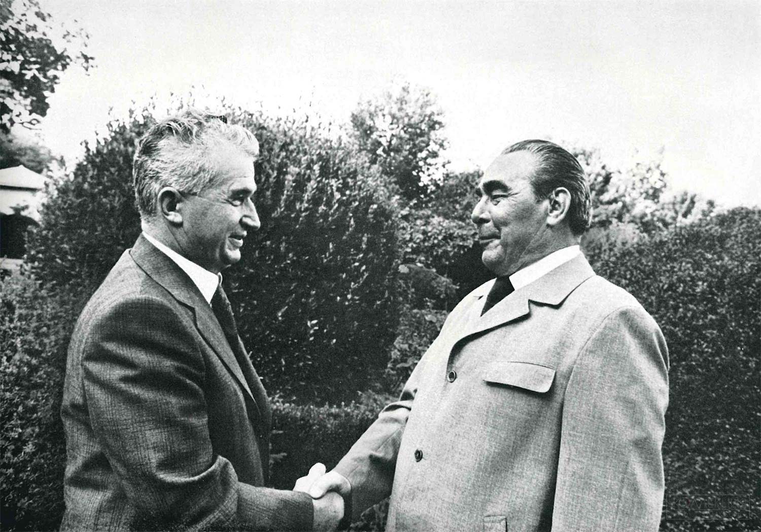 Л.И. Брежнев и генеральный секретарь Румынской коммунистической партии, Президент Социалистической Республики Румынии Николае Чаушеску. 1976 год