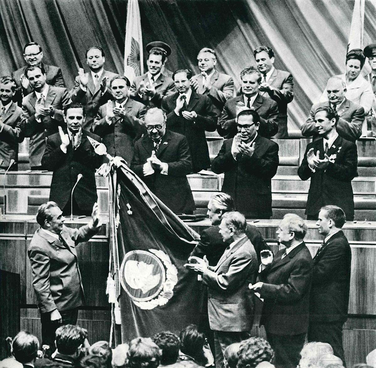 Л.И. Брежнев вручает Украинской ССР орден Дружбы народов. Киев, 1973 год