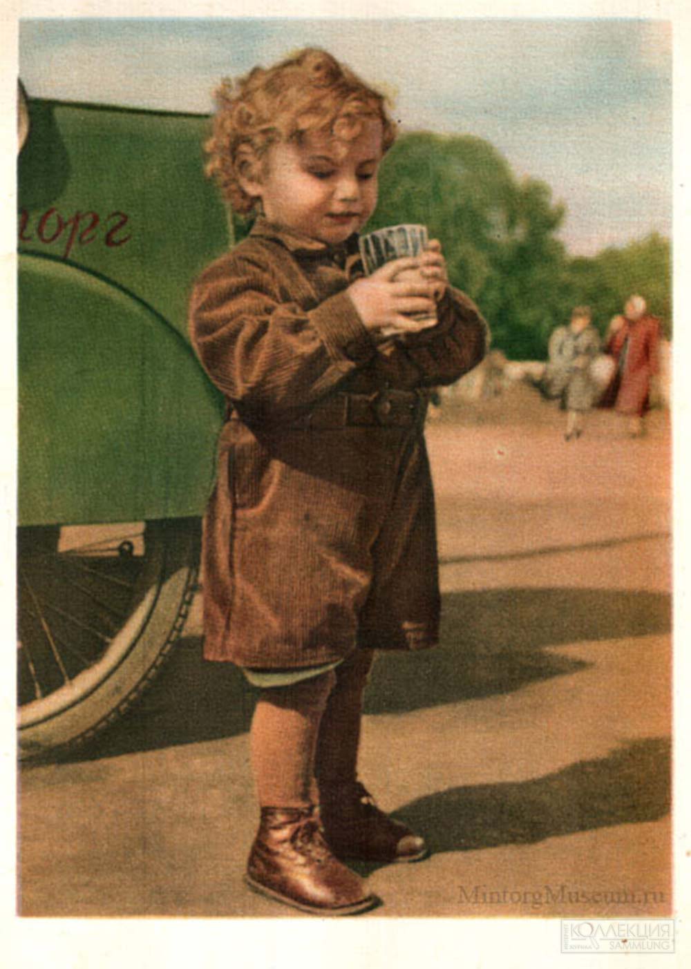Фото Е. Мичуриной и И. Ефимова. "А почему вода кусачая?". ИЗОГИЗ, 1954