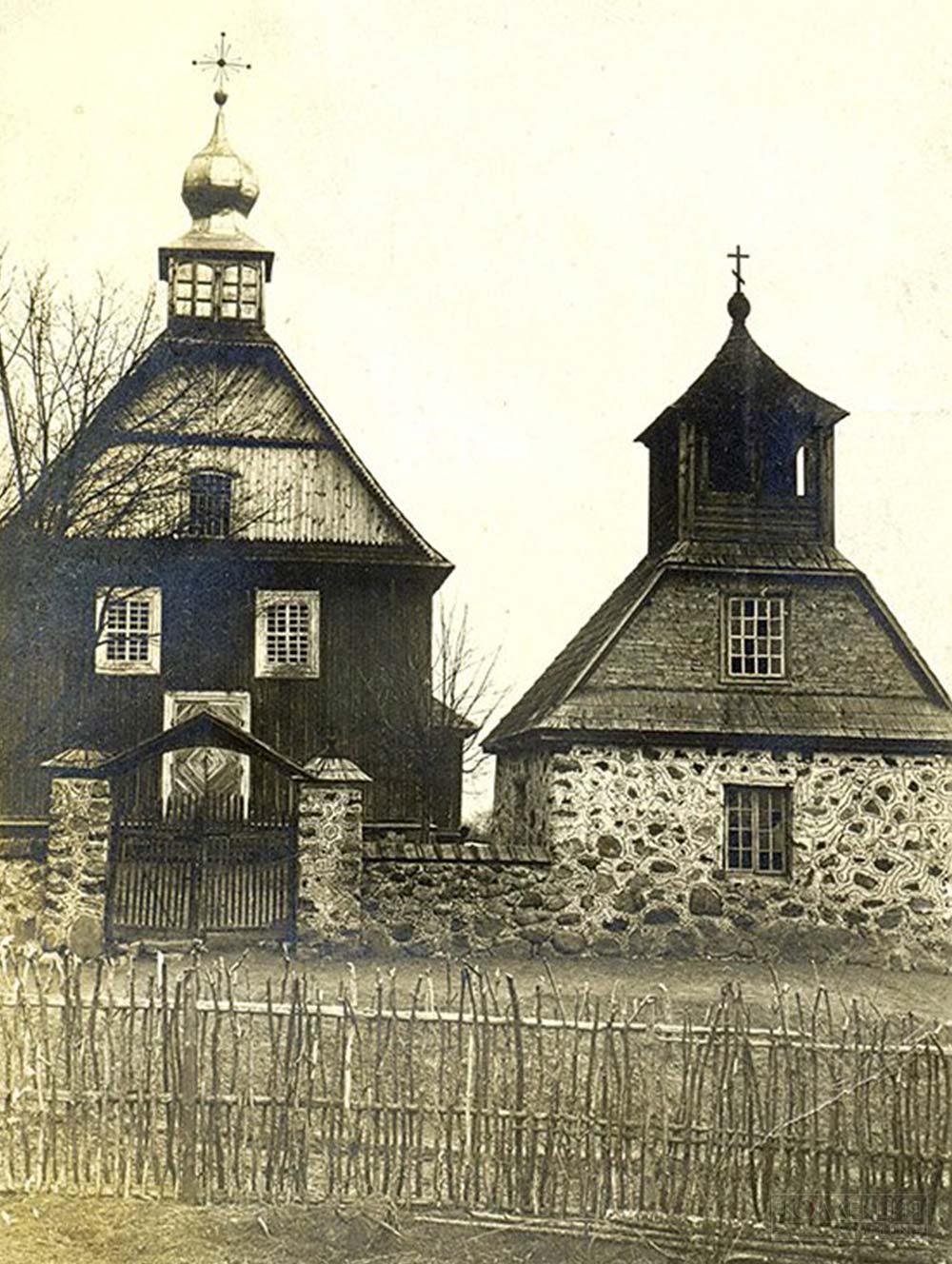 Церковь св. Николая в д. Латыголь. 1920-1930 гг. Источник: Викимедия