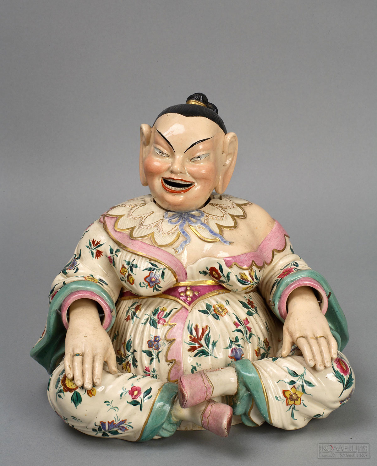 Скульптура Сидящая китаянка. Из собрания Музея В.А. Тропинина