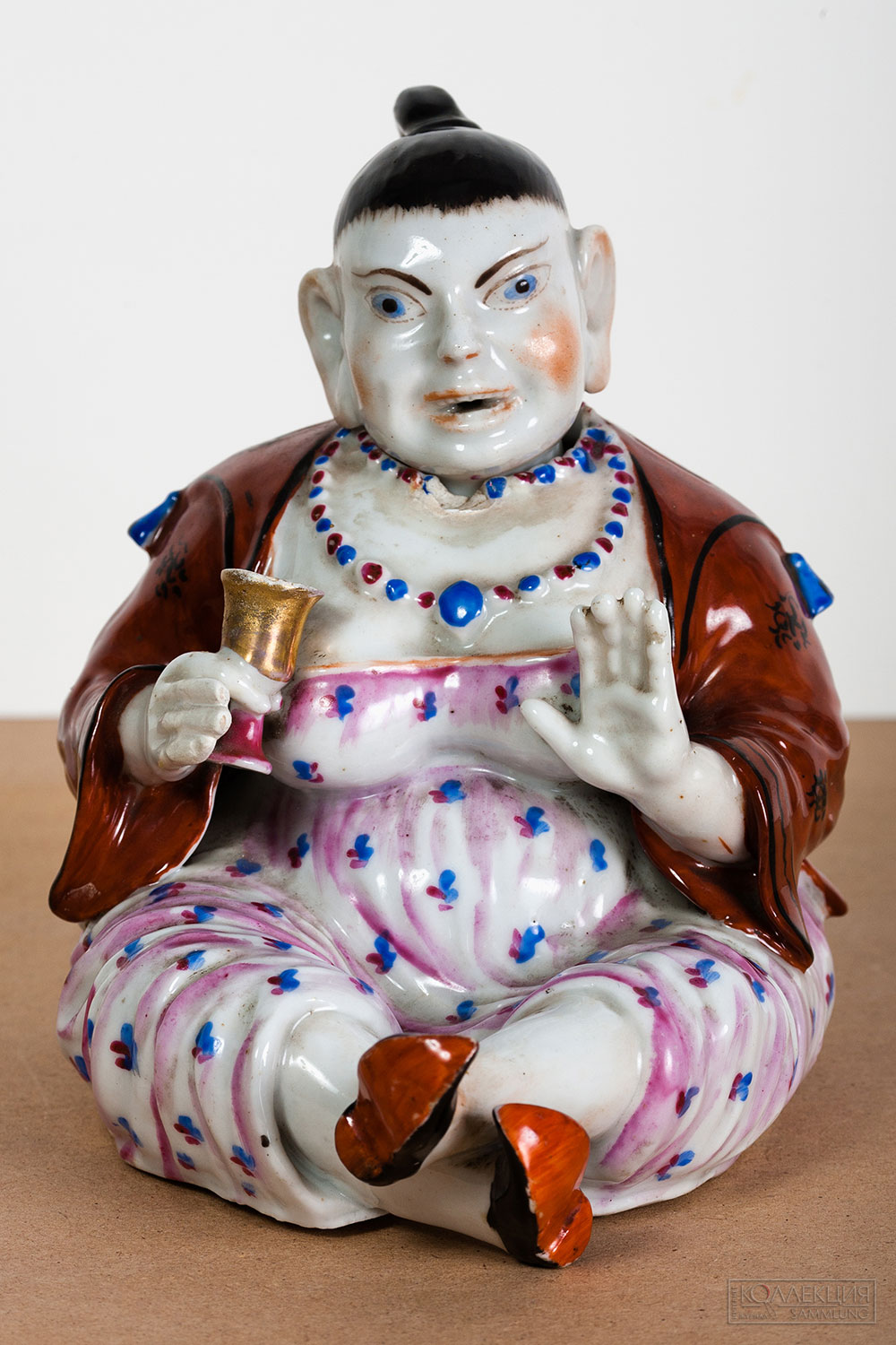 Скульптура Китаянка в лиловых шароварах. Из собрания Музея В.А. Тропинина