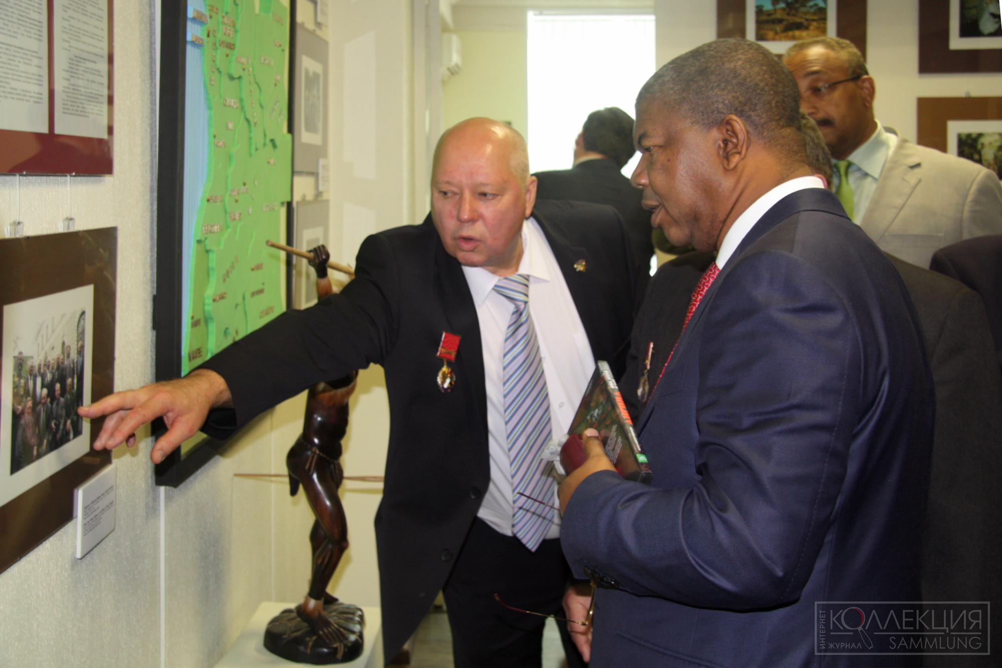 Посещение музея Союза ветеранов Анголы министром обороны Анголы Жоау Мануэлом Гонсалвешем Лоуренсу. 2015