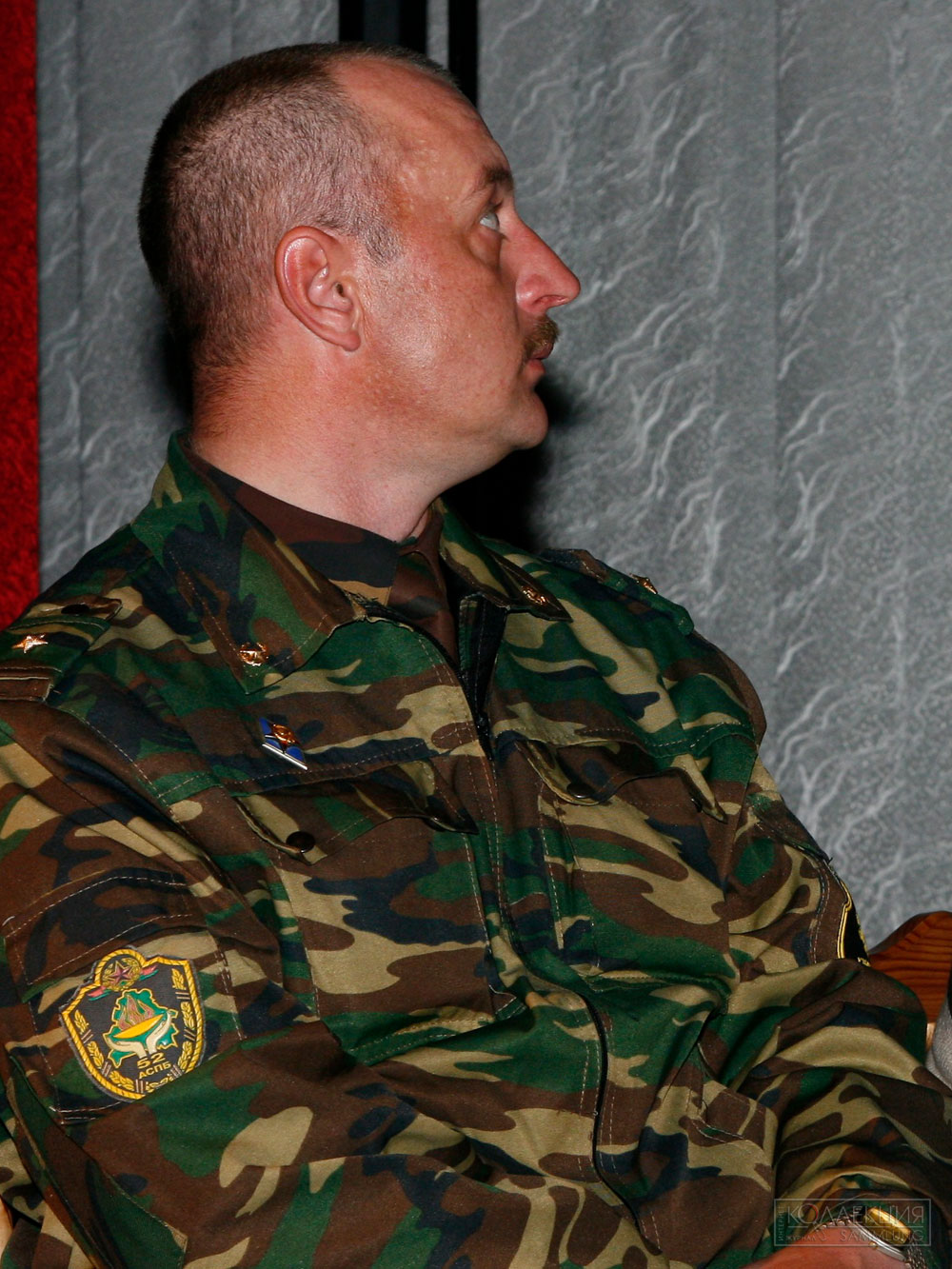 Майор Василий Витальевич Шинкевич с 2005 г. по 2017 г. заместитель командира батальона по идеологической работе. На рукаве к него пластизолевая нарукавная нашивка военнослужащего 52 оспб образца 2002 года. Фото 2009 года