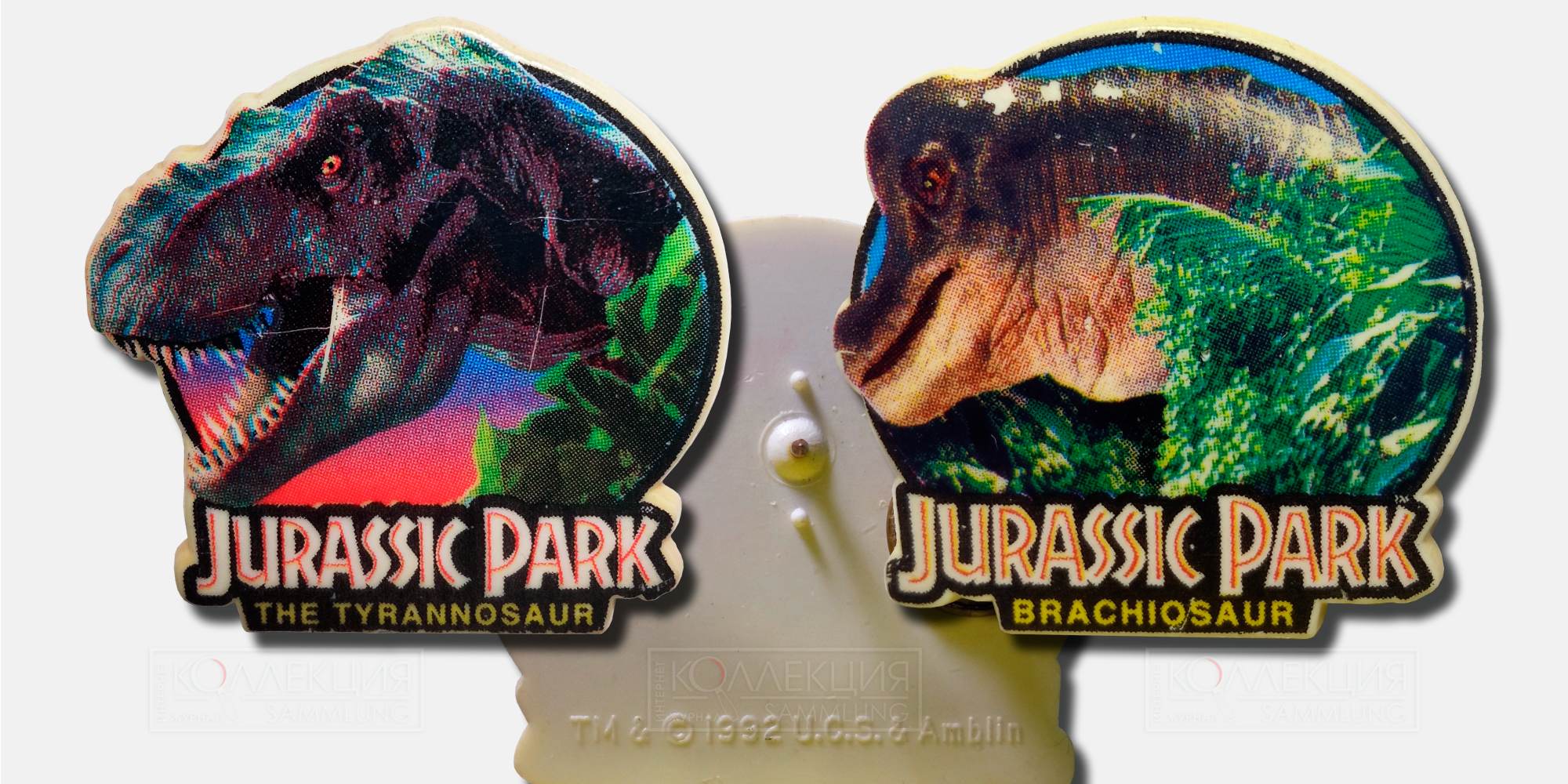 Сувенирные значки «Тиранозавр» и «Брахиозавр» к фильму «Парк Юрского периода» (Jurassic Park). Маркировка «TM & © 1992 U.C.S. Amblin». Коллекция Михаила Тренихина
