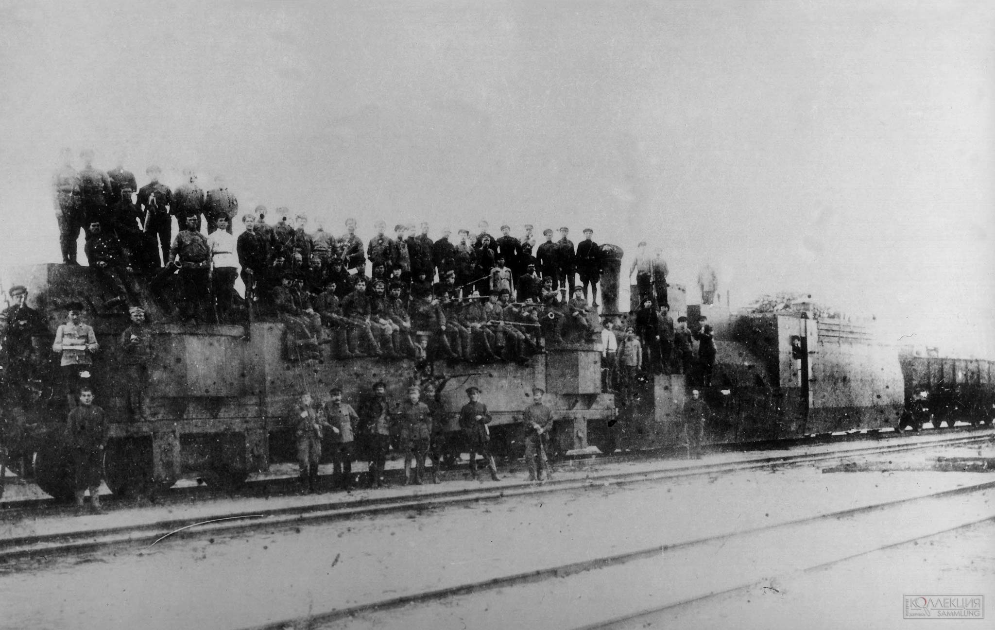 Команда бронепоезда №15. Снято весной 1919 года на ст. Вилейка. Фото с сети интернет