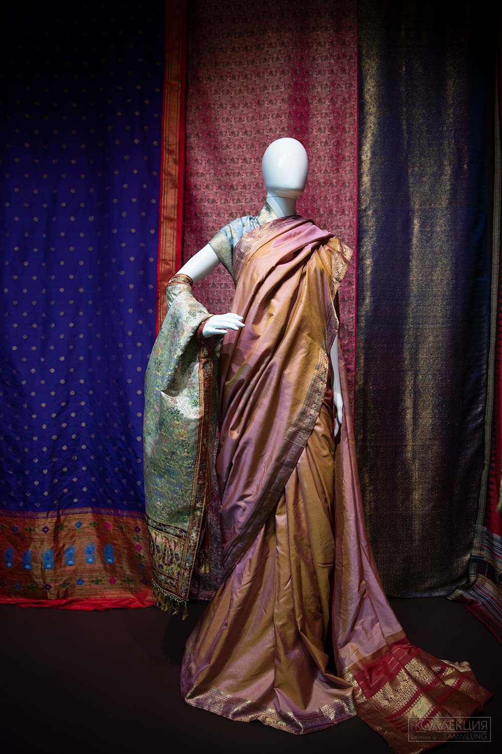 Сари. Индия. 1950-е. Шелк, золотная нить, тканый узор. Государственный музей Востока