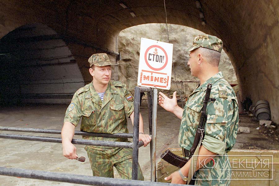 Российские миротворцы на аэродроме Слатина. Косово, 1999 год