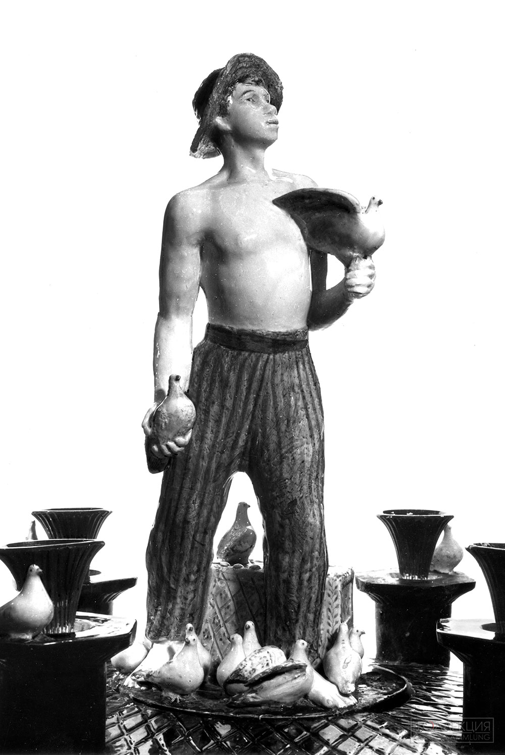И.Г. Фрих-Хар. Фрагмент фонтана «Мальчик с голубями», 1938 (из семейного архива)