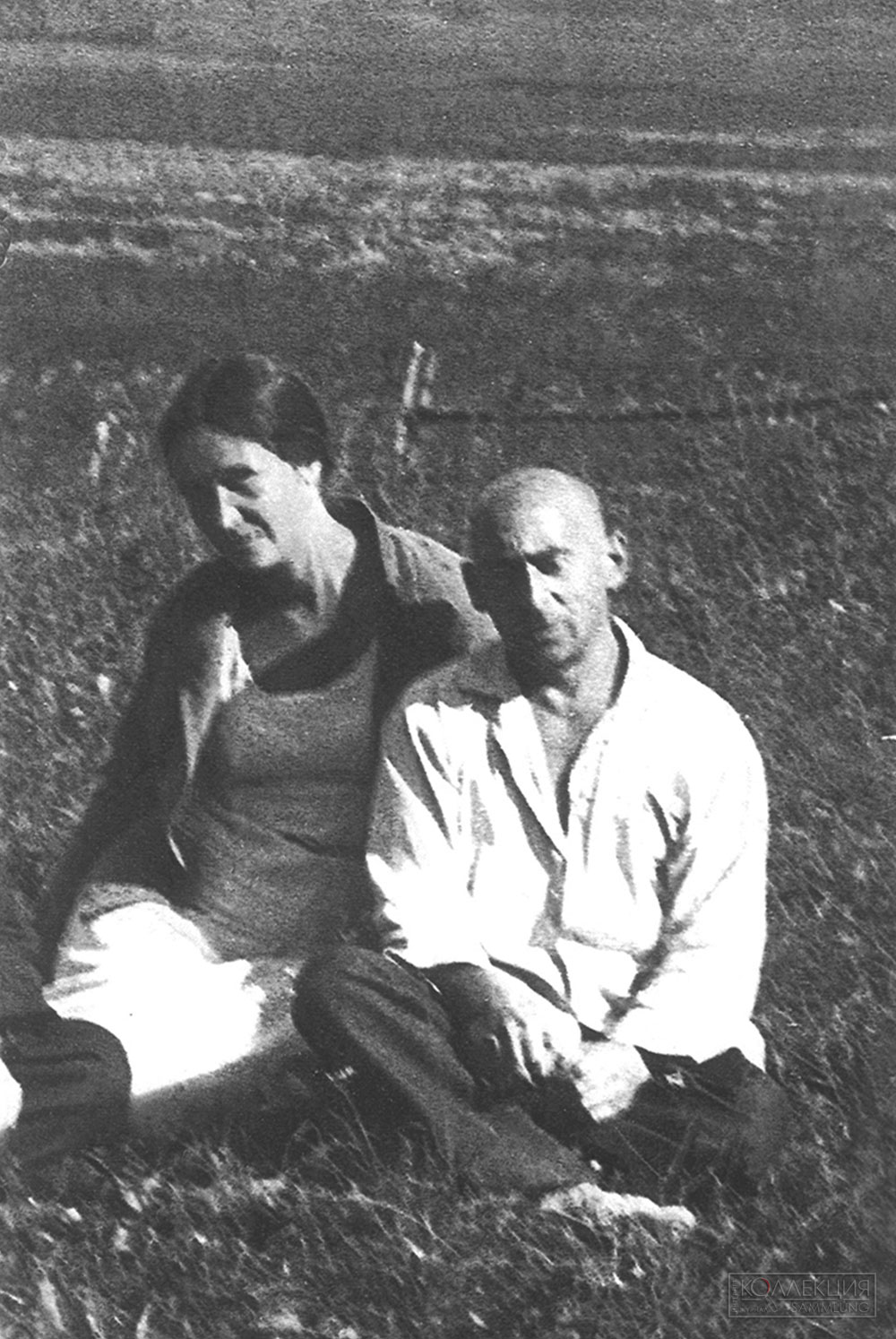 И.Г. Фрих-Хар и М.П. Холодная в Конаково 1930-е (из семейного архива)