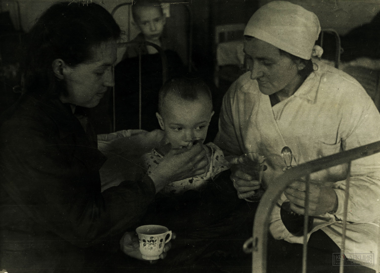 Фотография. В детском доме для лечения ослабевших детей в Октябрьском районе блокадного Ленинграда