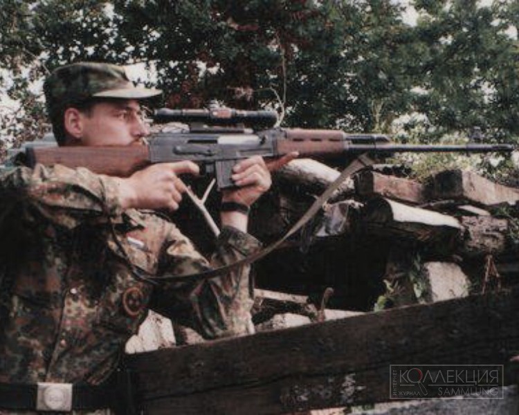 Военнослужащий хорватского войска с нагрудными знаками различия по должности образца 1992 года