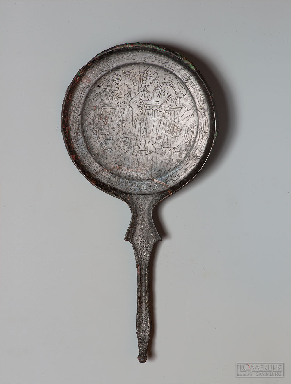 Зеркало бронзовое с гравировкой. Италия, Этрурия. Около 300 г. до н.э. ГИМ