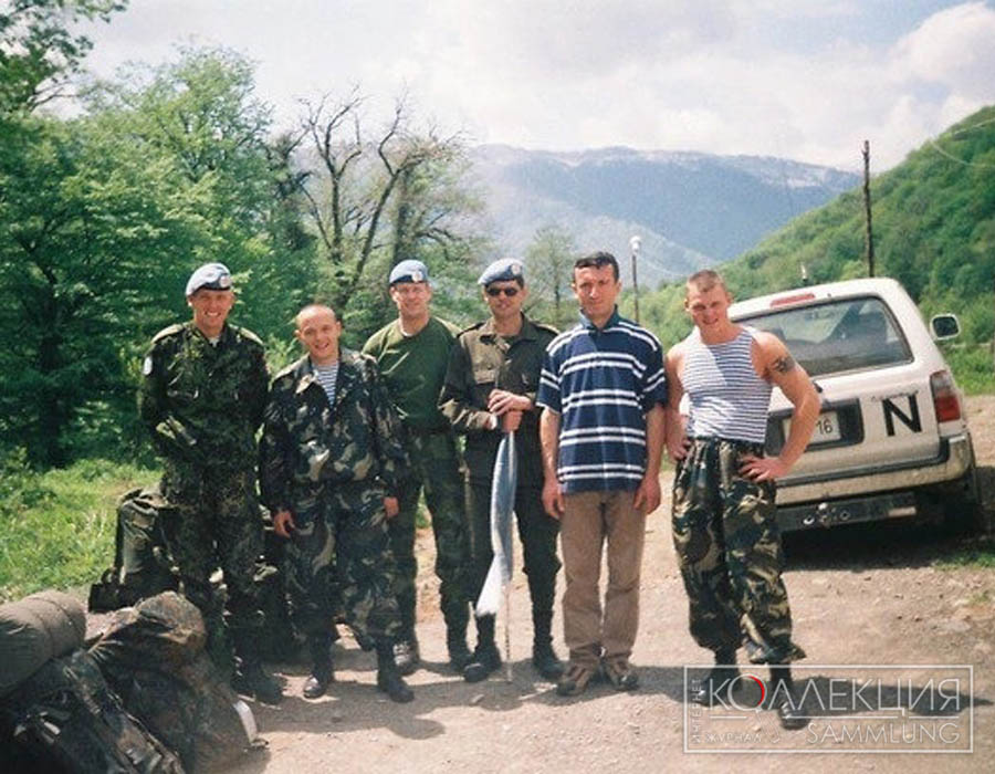 Военные наблюдатели МООНГ и военнослужащие КСМП