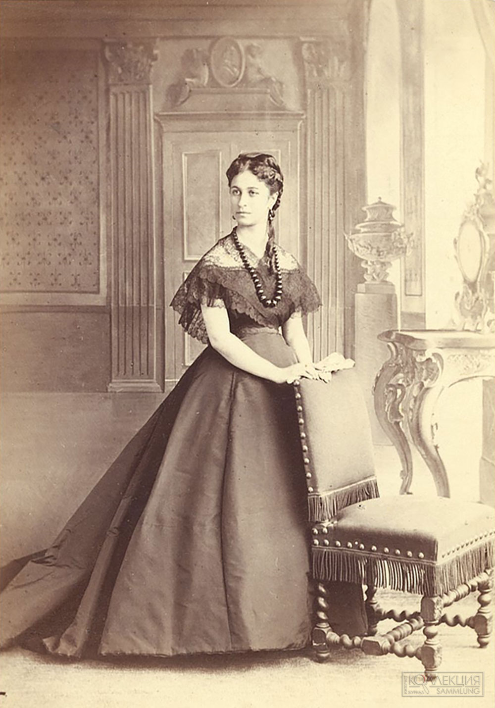 Надар (Г.Ф. Турнашон, фотограф). Портрет неизвестной. Картон, альбуминовый отпечаток. 1870-е гг. ГИМ