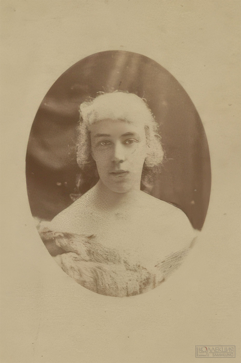Ciccier (фотоателье - ?). Портрет Е.Ф. Шаховской-Глебовой-Стрешневой. Картон, альбуминовый отпечаток. 1870-е гг. Государственный музей Л. Н. Толстого
