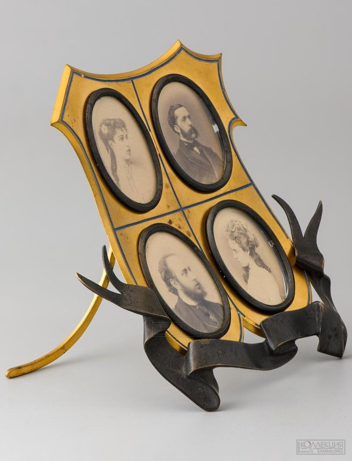 Рамка на четыре фотографии (М.В. и Е.Ф. Шаховские-Глебовы-Стрешневы и Р.К. и В.Ф. Гедройц). 1870-е гг. ГИМ