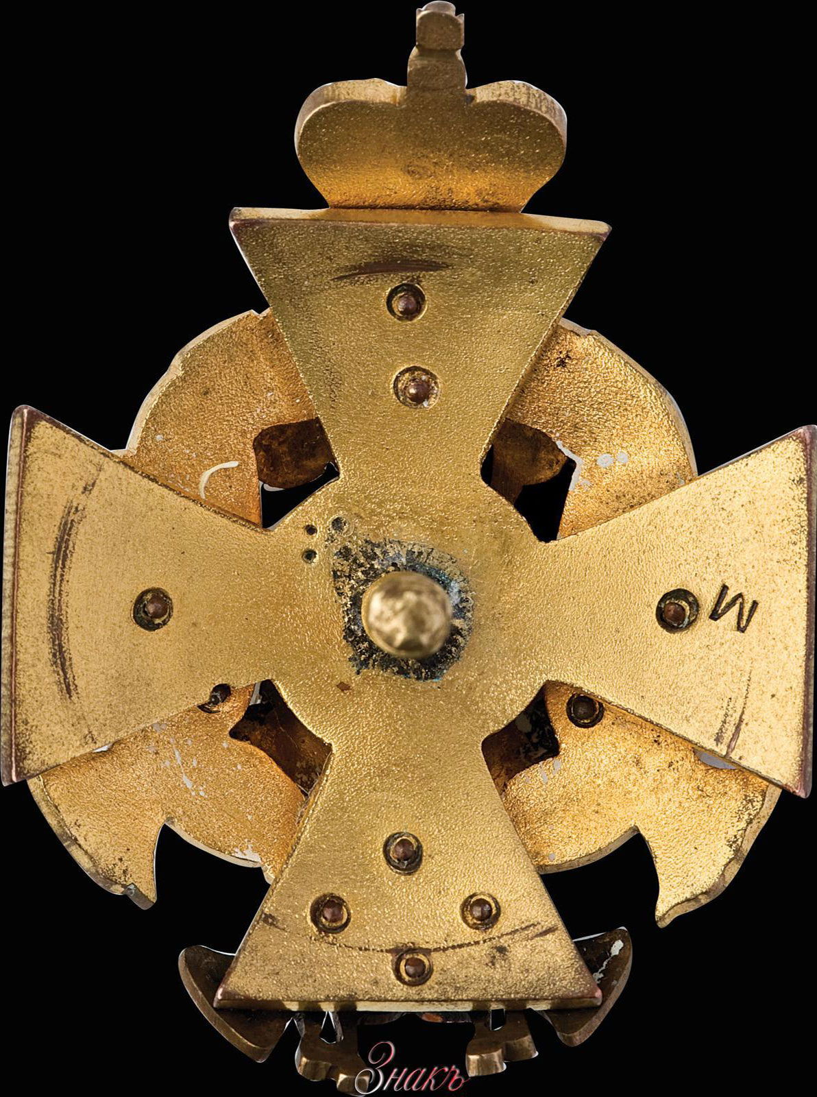 Офицерский знак 70-го пехотного Ряжского полка. Мастерская Э. Кортмана. Клеймо: на закрутке – фирменное «Э. КОРТМАНЪ». Бронза, позолота, эмаль. Размер 50×37 мм. Вес 31,99 г. Этот Знак 70-го пехотного Ряжского полка проходил на «Аукционный дом Знакъ» Аукцион №6 Атлас 6 — 25.05.2019 г.