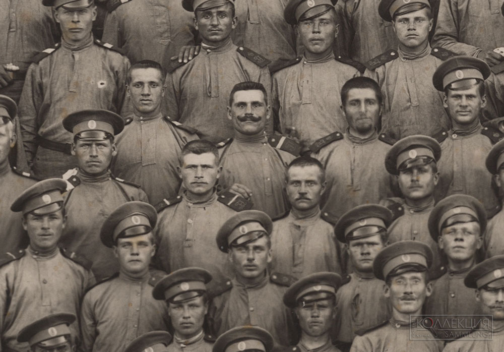 Фрагмент группового снимка 6-го пехотного Либавского, где видны шесть человек без головных уборов