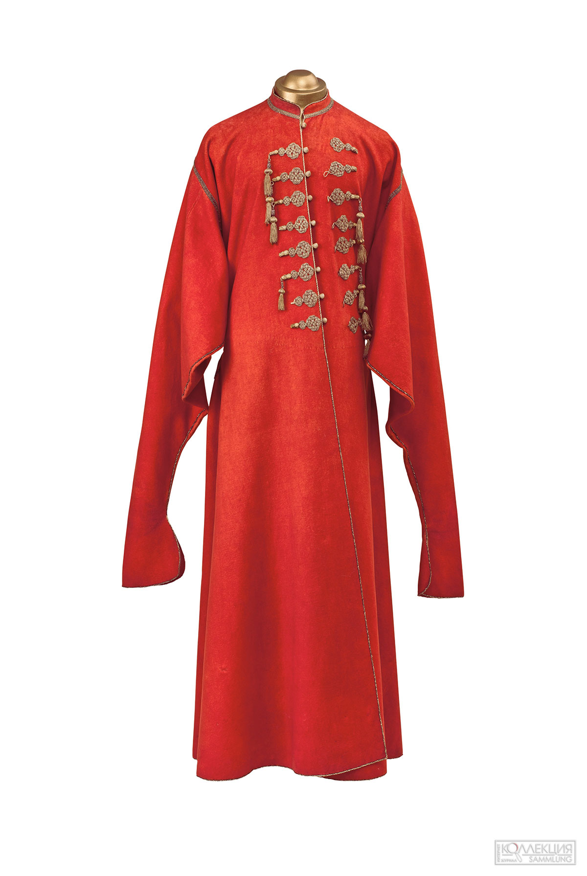 Кафтан «польский». Принадлежал царю Петру I. Москва, конец XVII в.; сукно — Голландия, XVII в. Музеи Московского Кремля