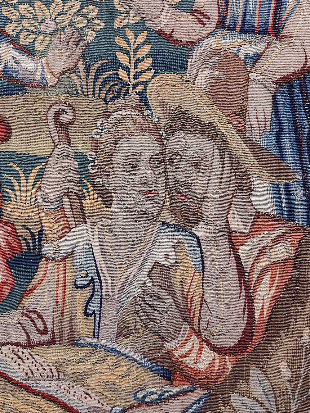 Шпалера "Сад любви". Южные Нидерланды, Брюгге. Конец XVI - начало  XVII века. Шерсть, шёлк; шпалерное ткачество. ГМИИ им. А.С. Пушкина (Фрагмент)