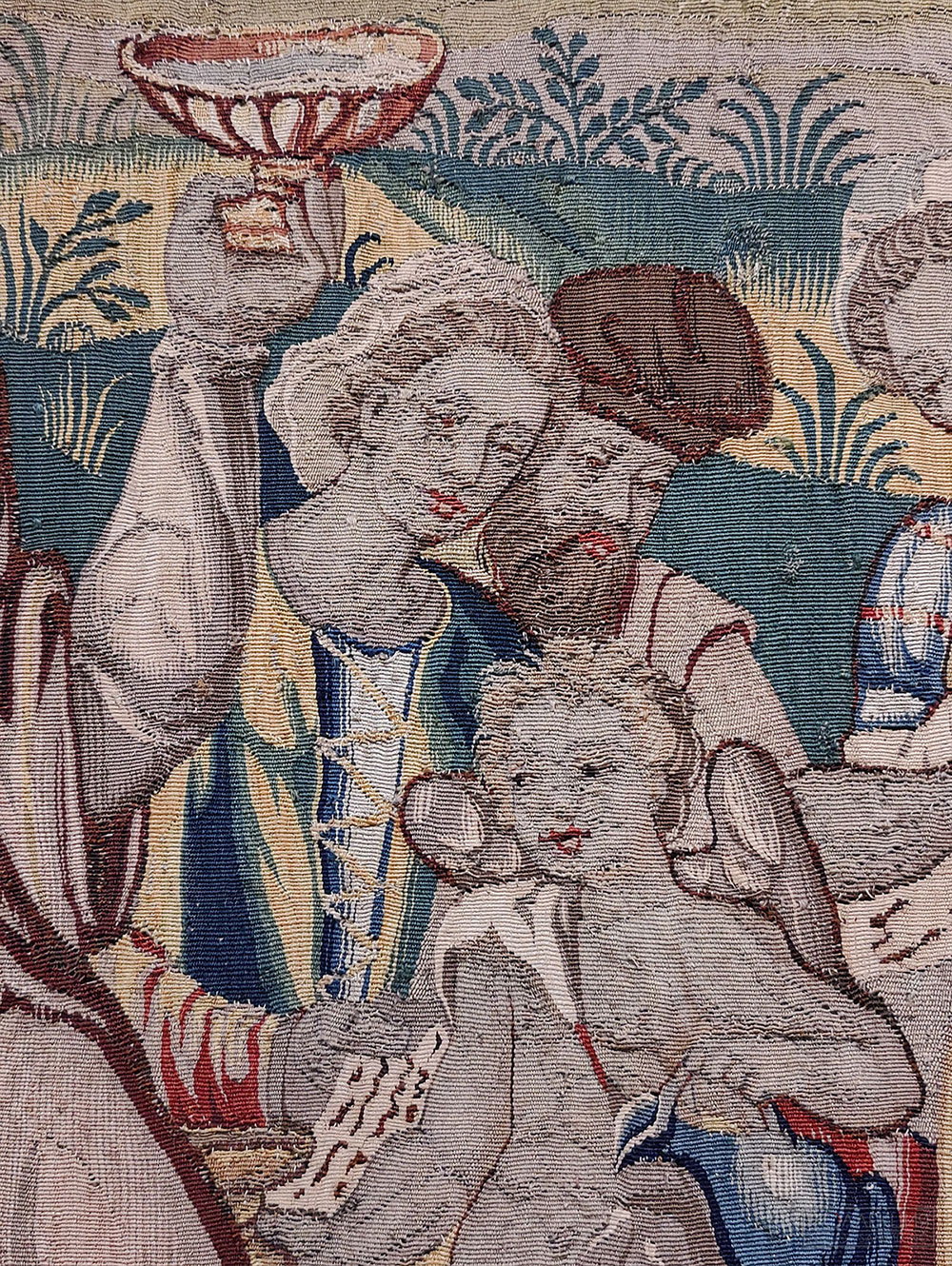 Шпалера "Сад любви". Южные Нидерланды, Брюгге. Конец XVI - начало  XVII века. Шерсть, шёлк; шпалерное ткачество. ГМИИ им. А.С. Пушкина (Фрагмент)