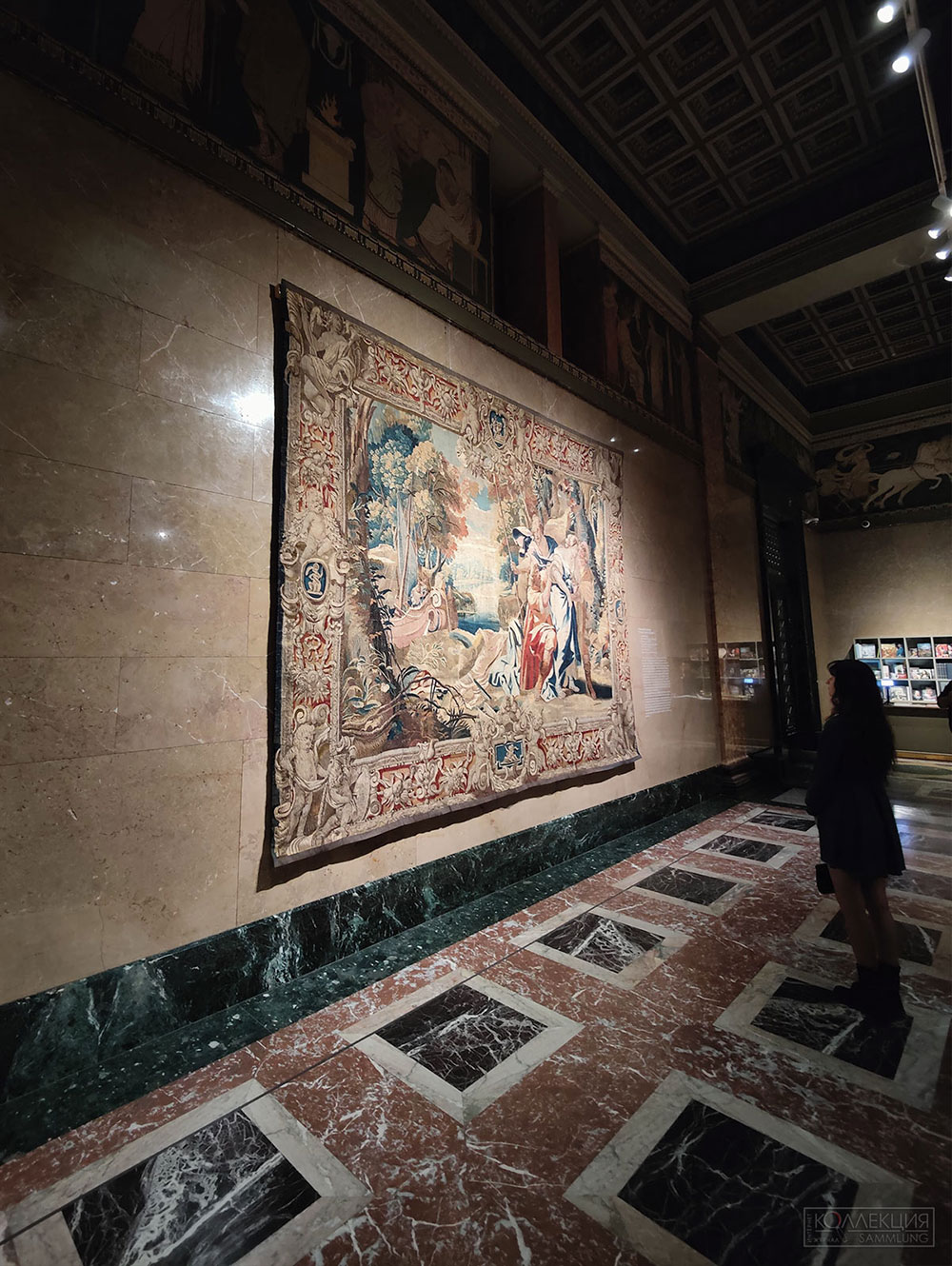 Шпалера "Похищение Хариклеи". Из серии "Теаген и Хариклея". Франция, Париж. Мастерская Рафаэля де ла Планша (работал в 1633-1661). По картону Симона Вуэ (1590-1649). Вторая треть XVII века (после 1634-1635). Шерсть, шёлк; шпалерное ткачество. ГМИИ им. А.С. Пушкина (Фрагмент)