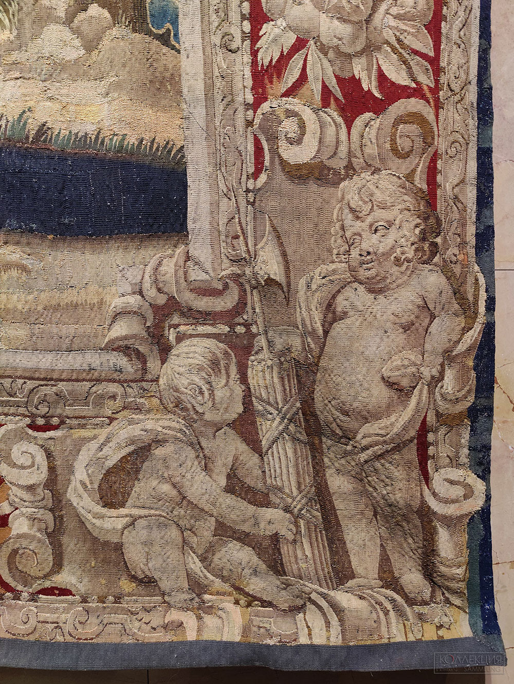 Шпалера "Похищение Хариклеи". Из серии "Теаген и Хариклея". Франция, Париж. Мастерская Рафаэля де ла Планша (работал в 1633-1661). По картону Симона Вуэ (1590-1649). Вторая треть XVII века (после 1634-1635). Шерсть, шёлк; шпалерное ткачество. ГМИИ им. А.С. Пушкина (Фрагмент)