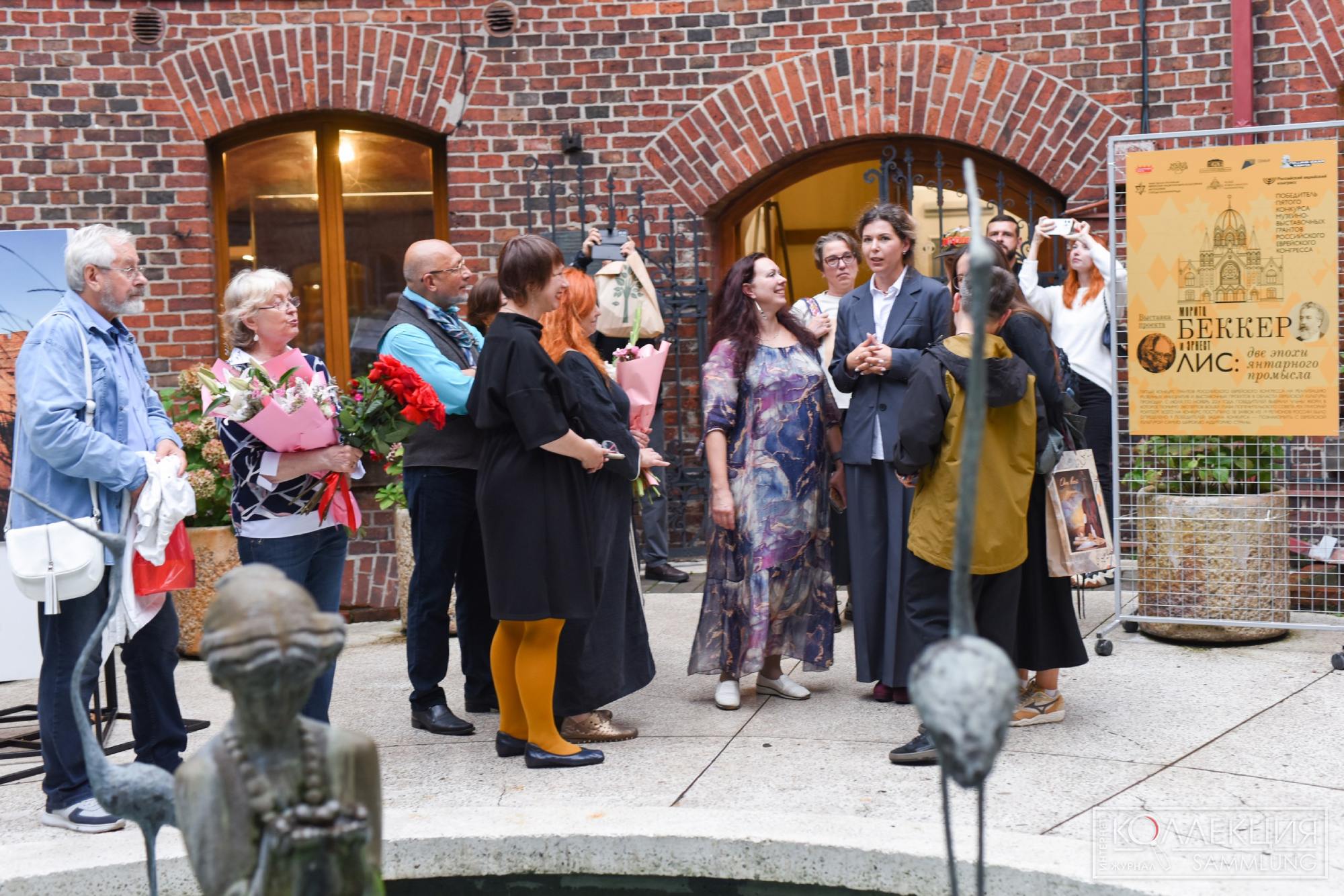 Вернисаж выставки произведений Натальи и Татьяны Тарасовых «Игра в четыре руки»