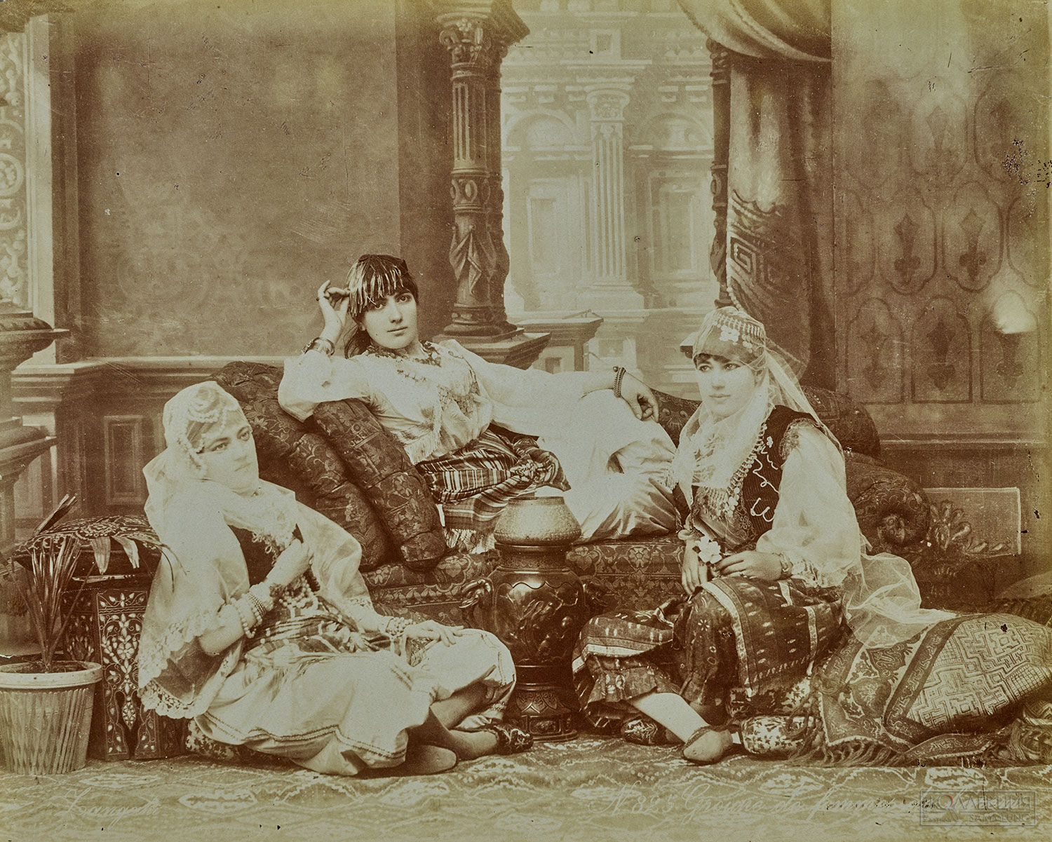 Ателье братьев Зангаки. Женщины гарема. 1890-е. ГТГ