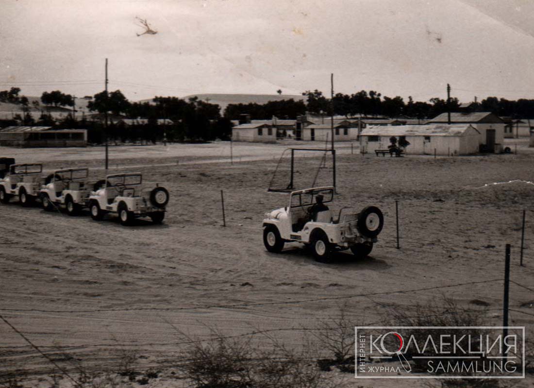 Югославские военнослужащие за рулём вездехода Willys MD - штатного транспортного средства в миссии UNEF. Фото из коллекции автора