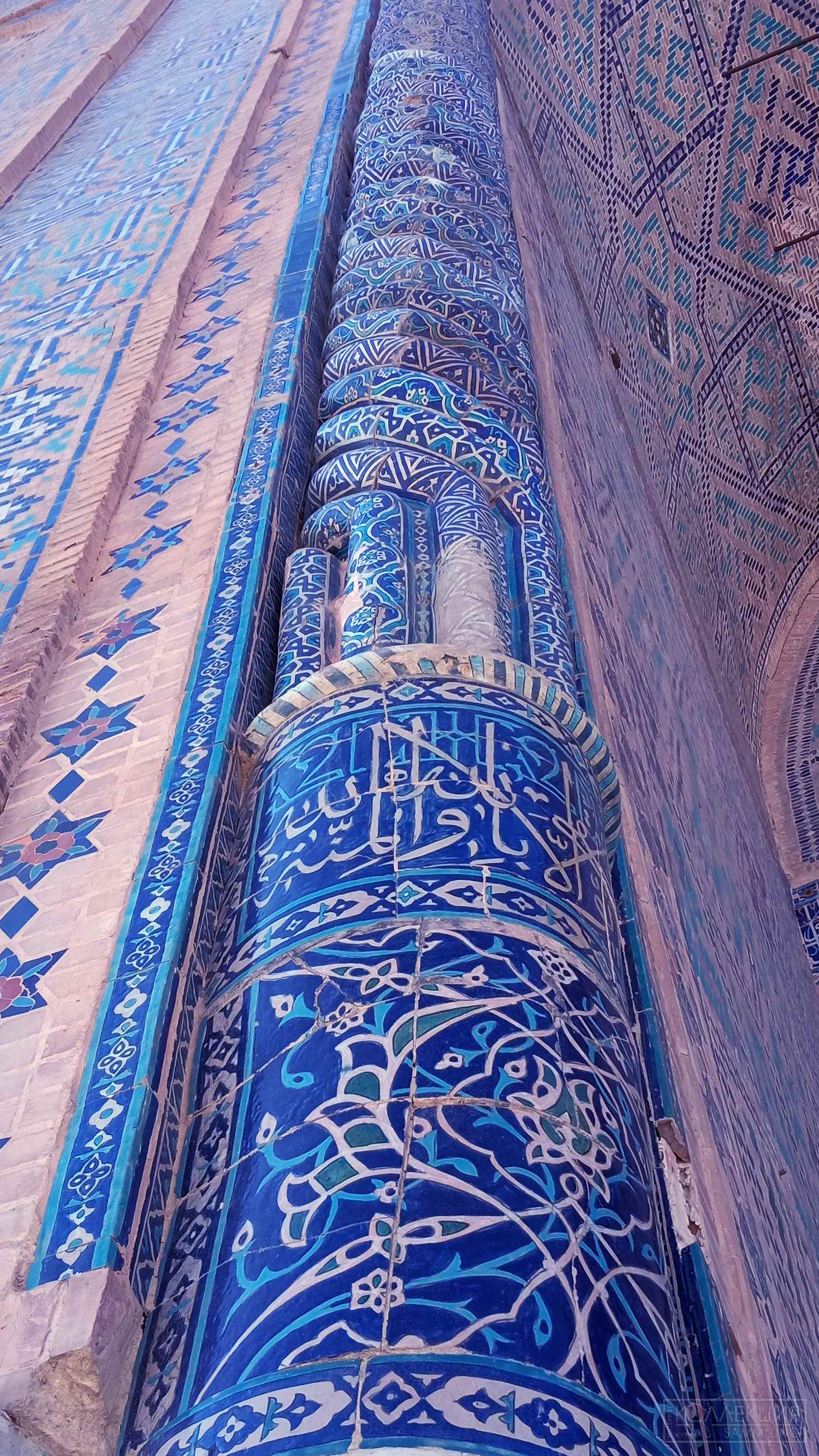 Декор здания ансамбля Регистан в Самарканде. Узбекистан. Фотография Михаила Тренихина, 2021