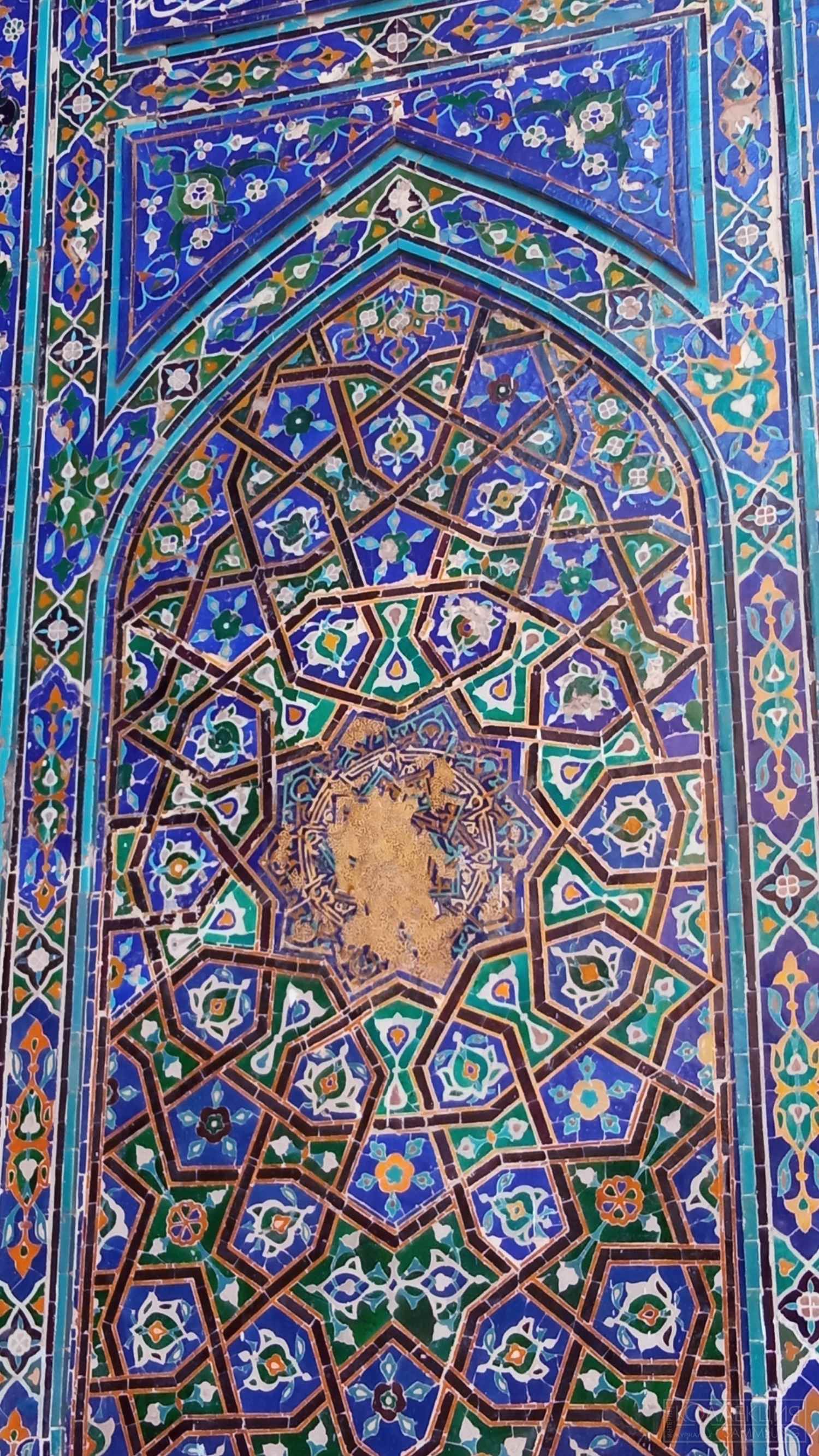 Декор здания ансамбля Регистан в Самарканде. Узбекистан. Фотография Михаила Тренихина, 2021