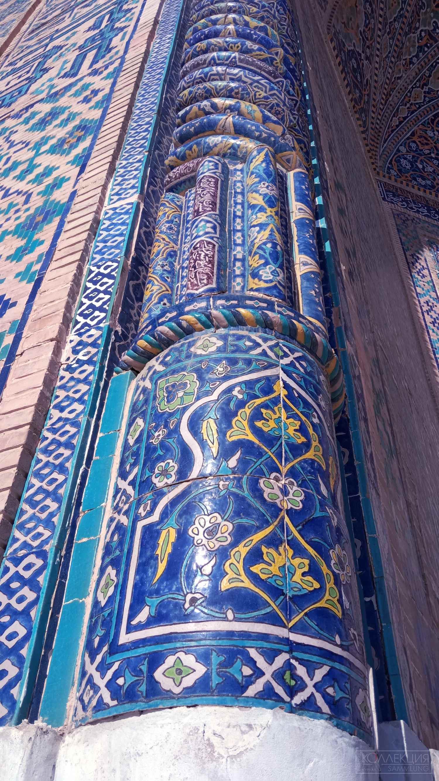 Декор здания ансамбля Регистан в Самарканде. Узбекистан. Фотография Михаила Тренихина, 2021