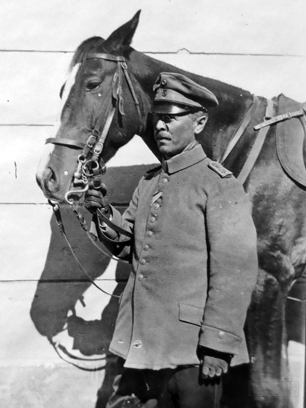 Фото Отто Фаузера №463. Отто Фаузер с лошадью Лиса. (463. Ich mit Fuchs. 26.9.17)