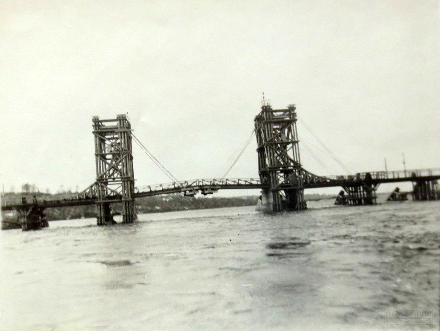 Фото Отто Фаузера №409. Деревянный разводной мост через реку Припять в Мозыре. 25 марта 1918 года. (Hölzerne Klappbrücke über den Pripjet in Mosyr 25.03.1918).