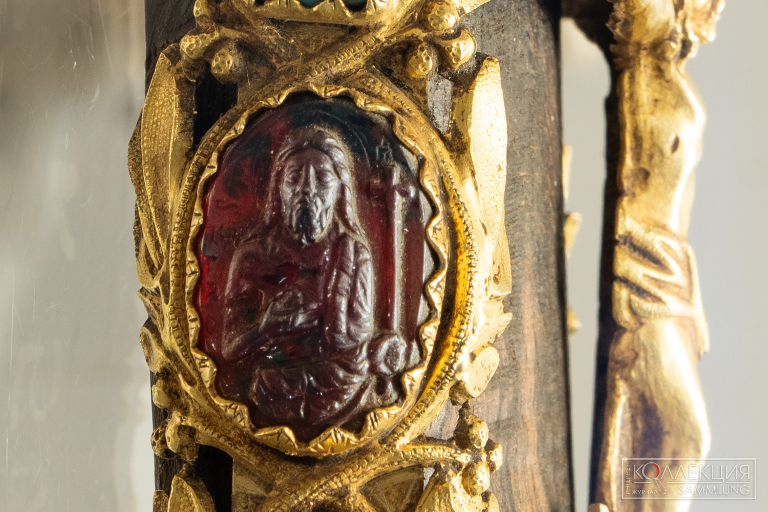 Камея. Иоанн Предтеча. Византия. XIV век. Гранат-альмандин (?), резьба. Сергиево-Посадский музей-заповедник