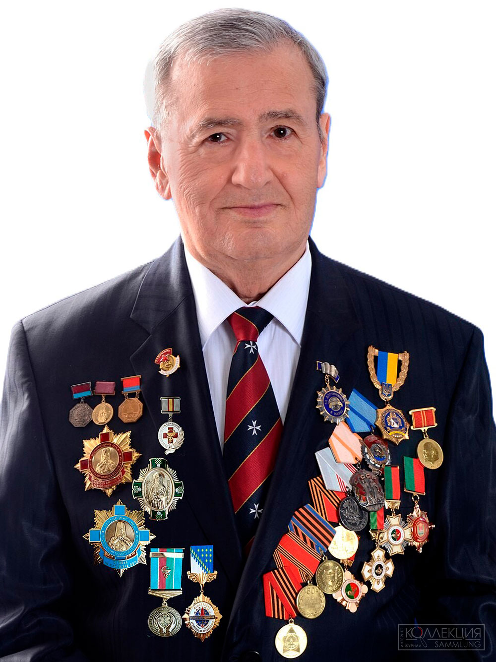 Пётр Иванович Веропотвелян, кандитат медицинских наук, на лацкане которого находится алюминиевый значок «Отличнику здравоохранения»