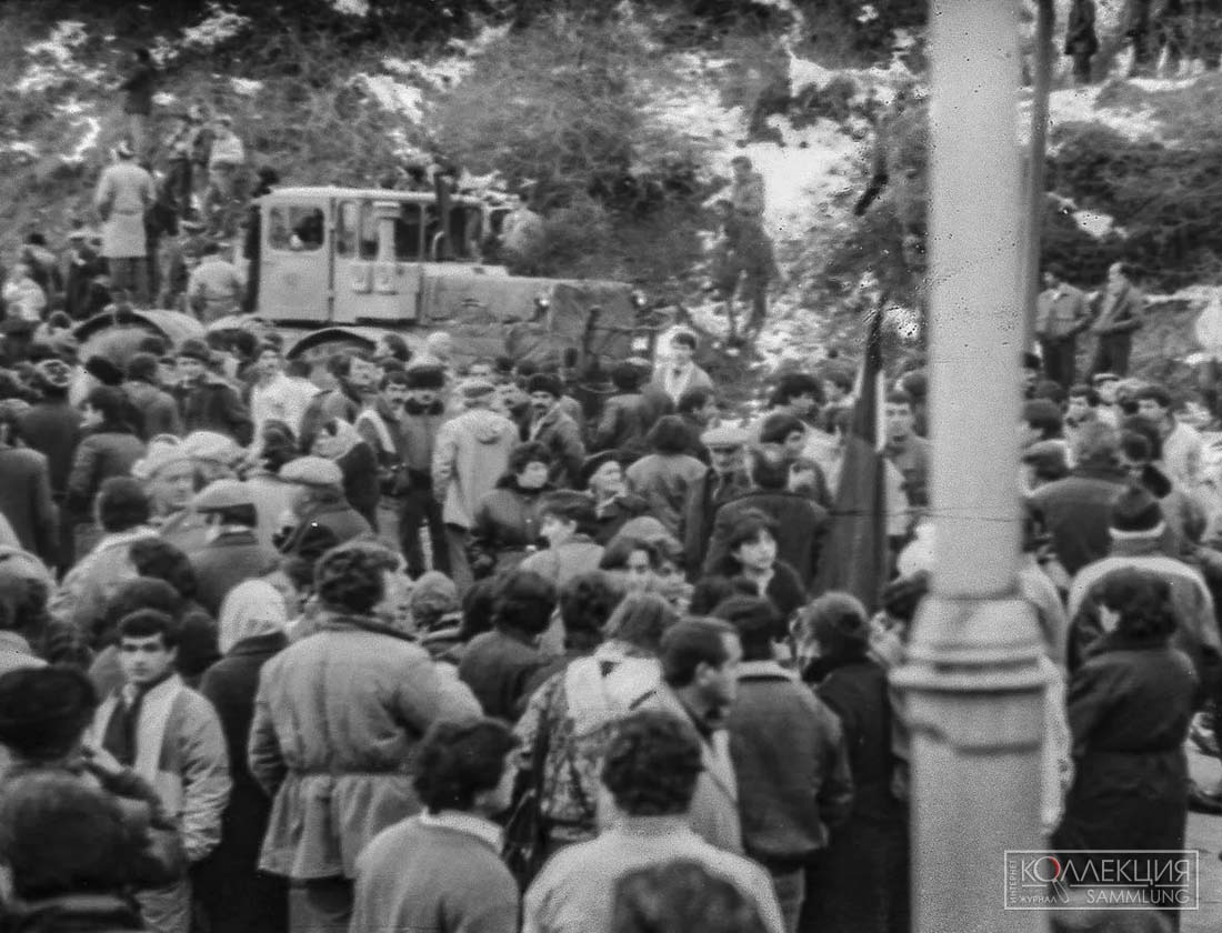 Осетины блокируют грузинскую колонну на въезде в Цхинвал. Фото Спутник