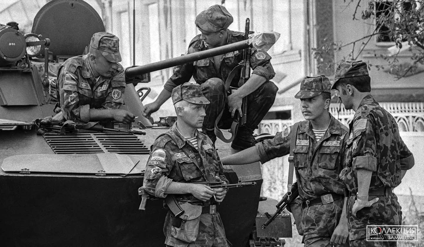 Российские десантники из 76-й гв. ВДД на посту в селе Тамарес (гр. Тамарашени), 1992 год