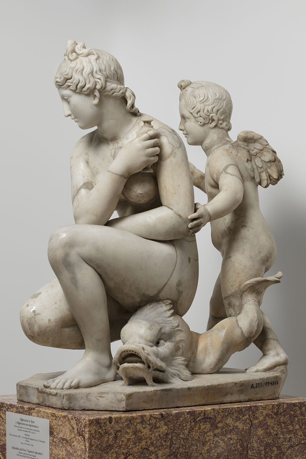 Венера и Эрот. Древний Рим, II в. Мрамор. Поступил в 1862 г. Происходит из собрания маркиза Кампана. Государственный Эрмитаж