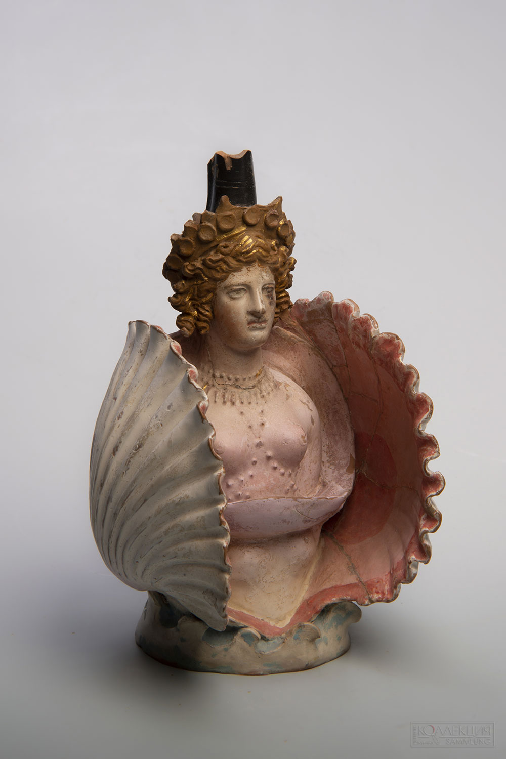 Лекиф в виде Афродиты (фигурный сосуд). Древняя Греция, IV в. до н.э. Государственный Эрмитаж