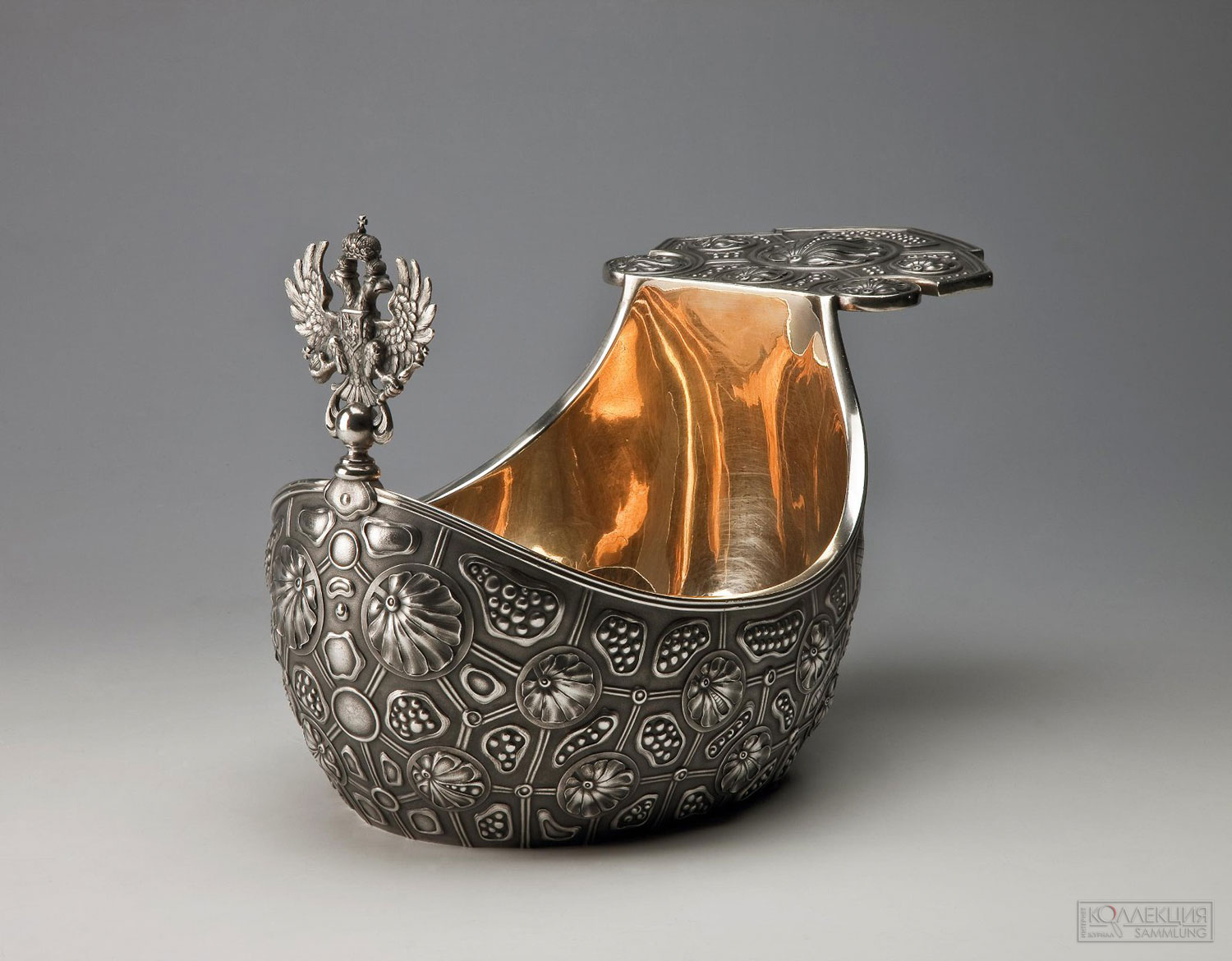 Ковш в «русском стиле». Фирма К. Фаберже. Россия, 1908-1917. Серебро; литье, чеканка, золочение. Государственный Эрмитаж