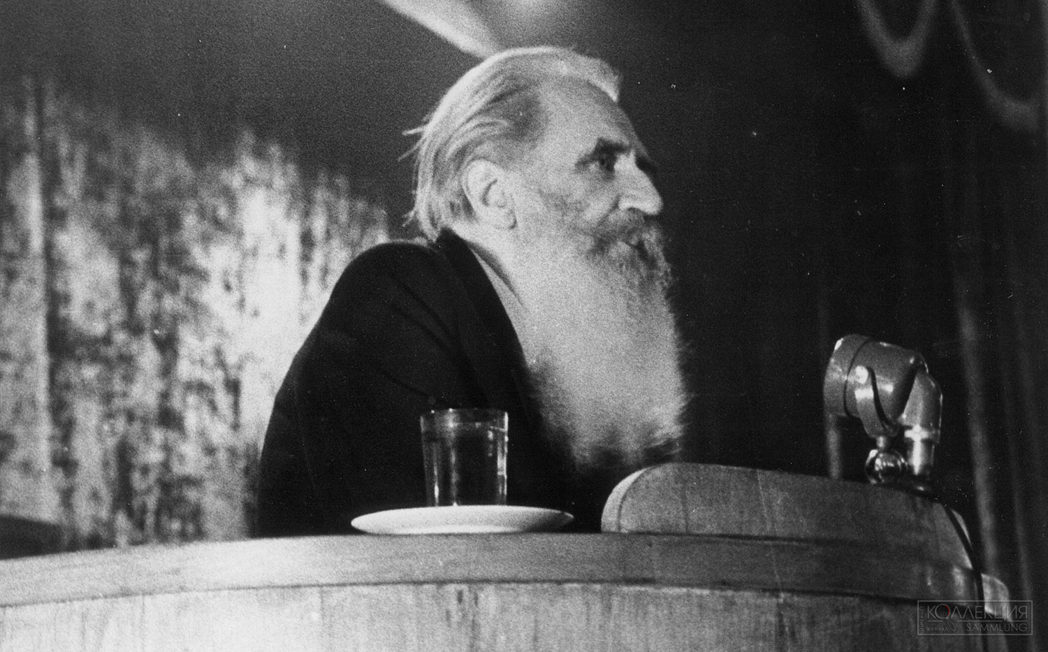 Отто Юльевич Шмидт (1891-1956) читает лекцию в Военно-политической академии им. В.И. Ленина. 1952
