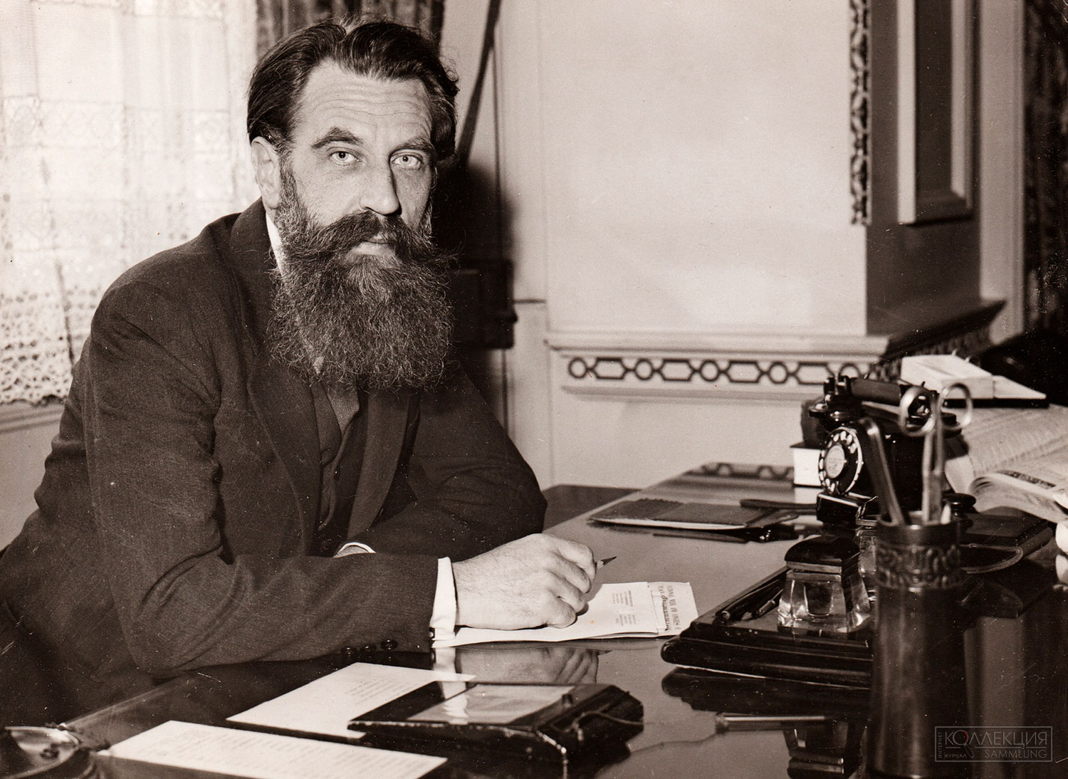 Отто Юльевич Шмидт (1891-1956). Во время поездки в Европу с выступлениями о Челюскинской эпопее. 1935